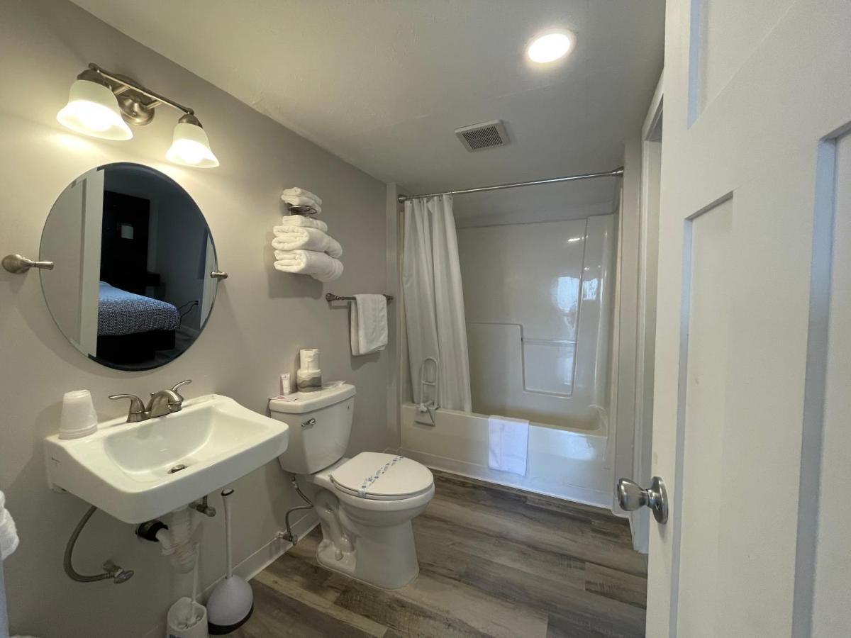 Holiday Motel Westport Dış mekan fotoğraf